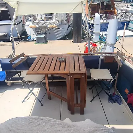 Botel Boat To Sleep In Barcelona *